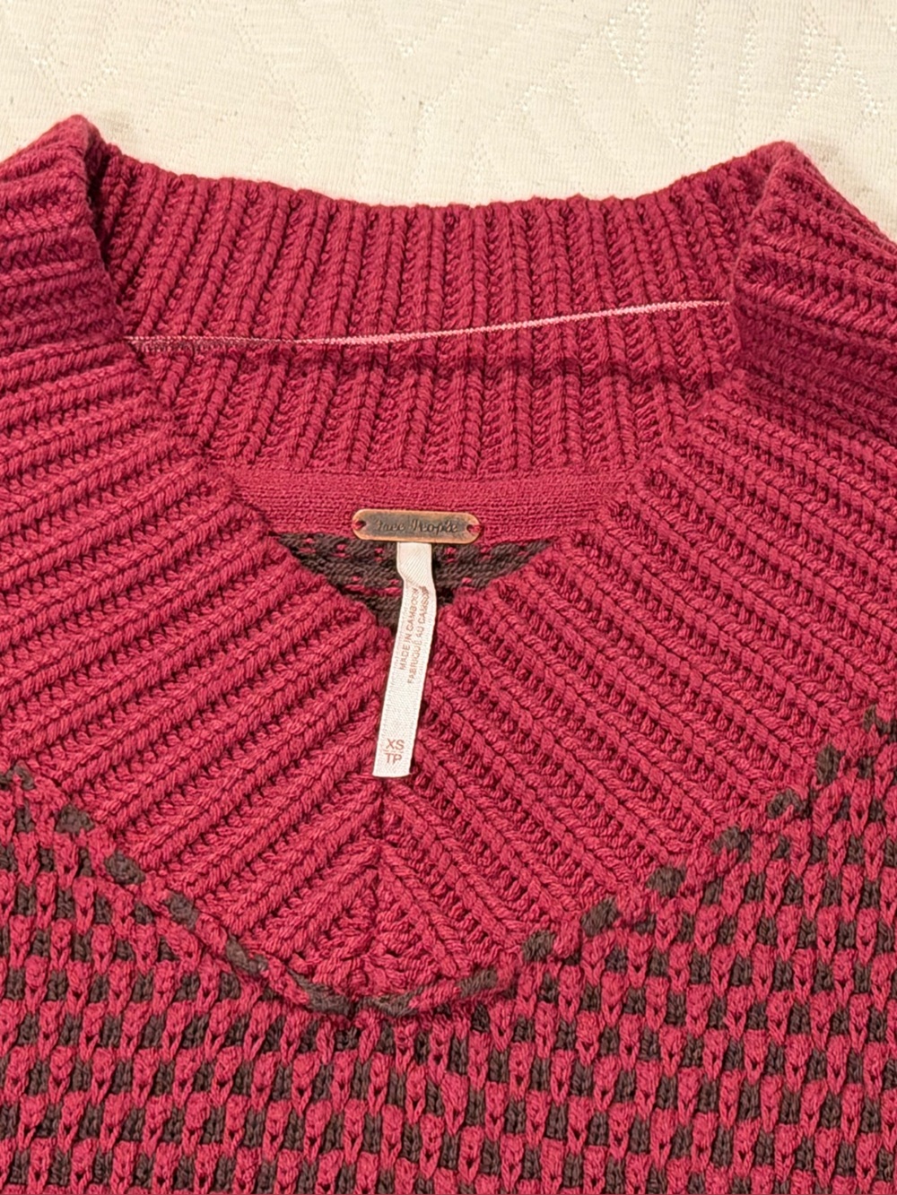 Free People Women's V-Neck Sweater in Red Berry & Brown, Size XS - Picture 5 of 13